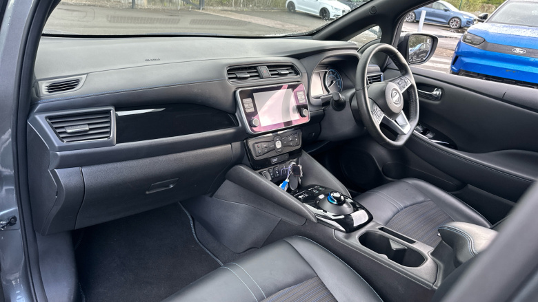 Nissan LEAF 110kW N-Connecta 39kWh 5dr Auto Electric Hatchback